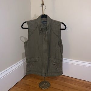 NWT Michael Stars 100% linen army green vest small